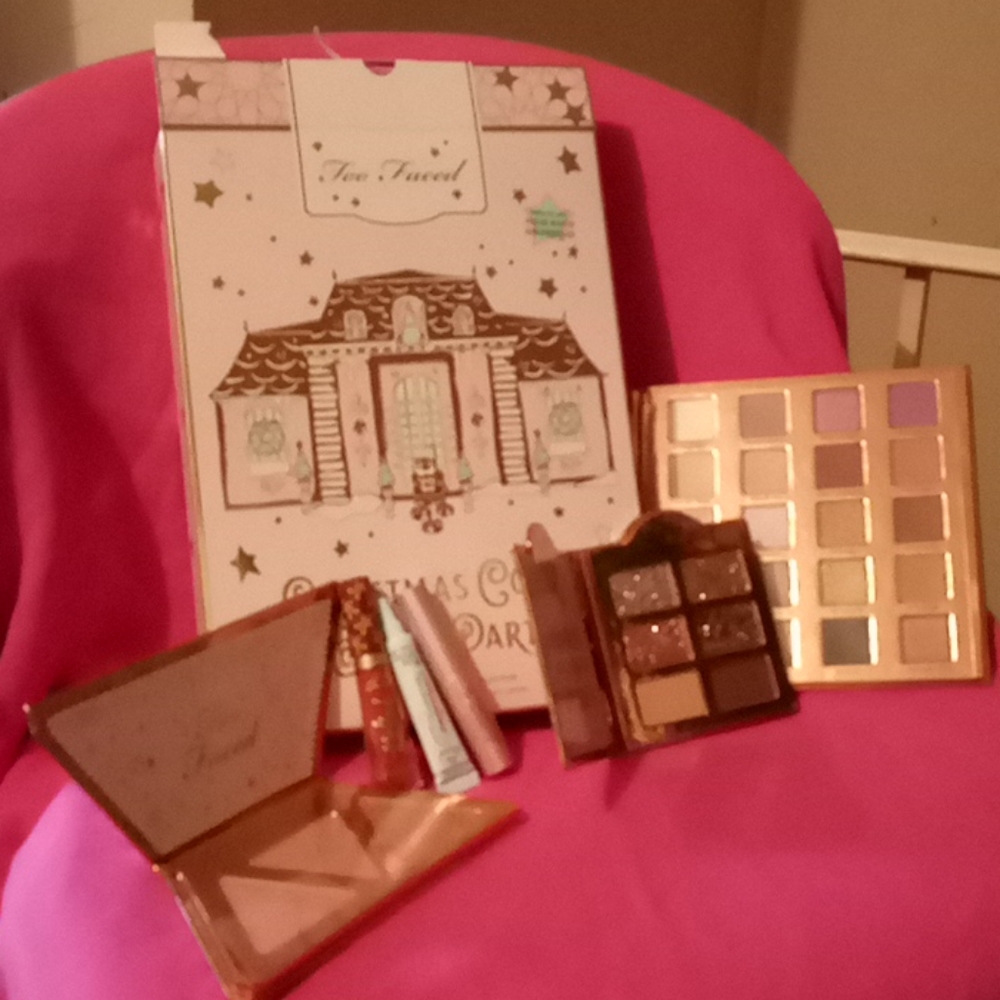 Too faced make up set